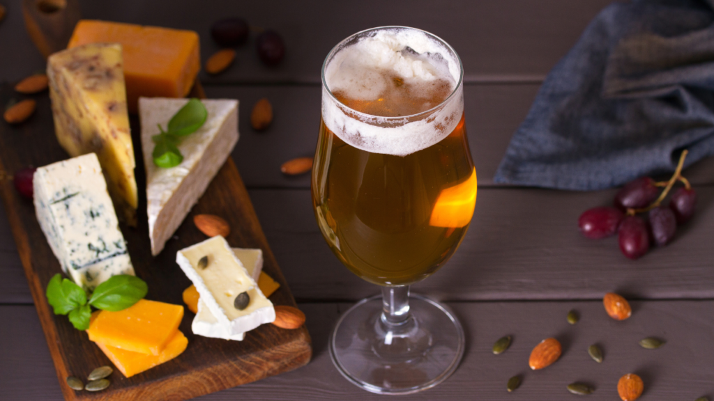 Por qué el maridaje entre cervezas artesanales y quesos funciona tan bien